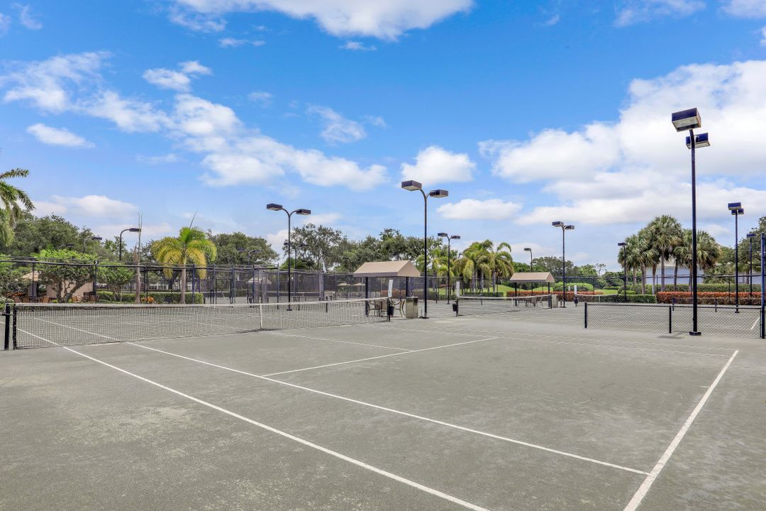 1818 Leamington Ln, Naples, FL 34109