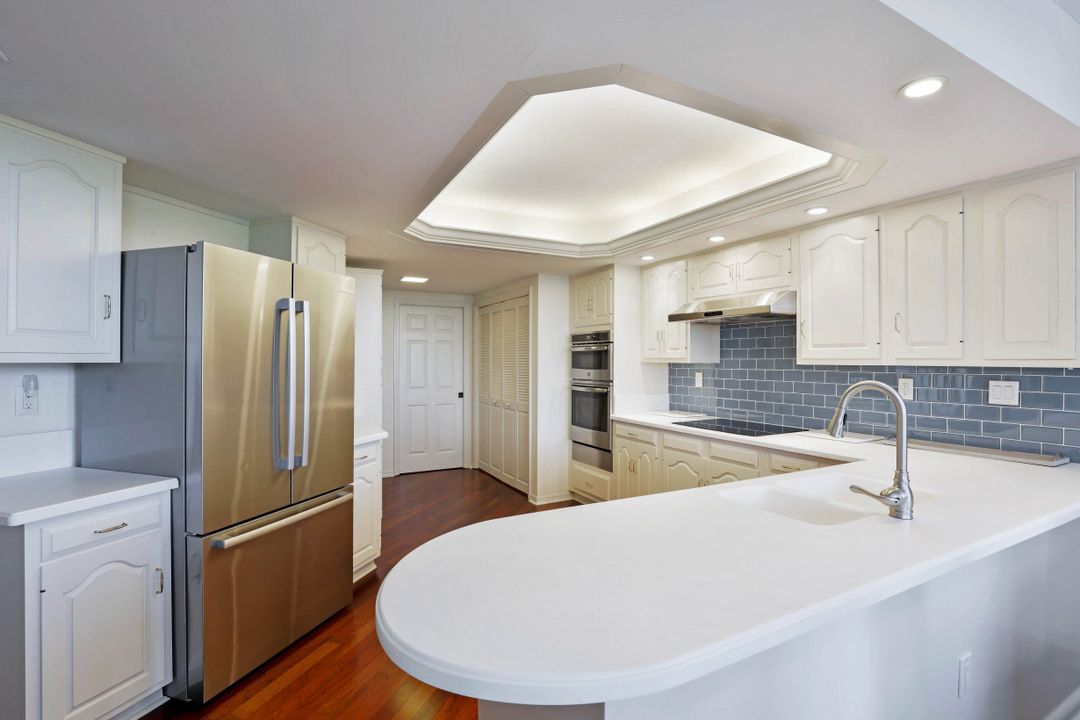 6075 Pelican Bay Blvd #406, Naples, FL 34108