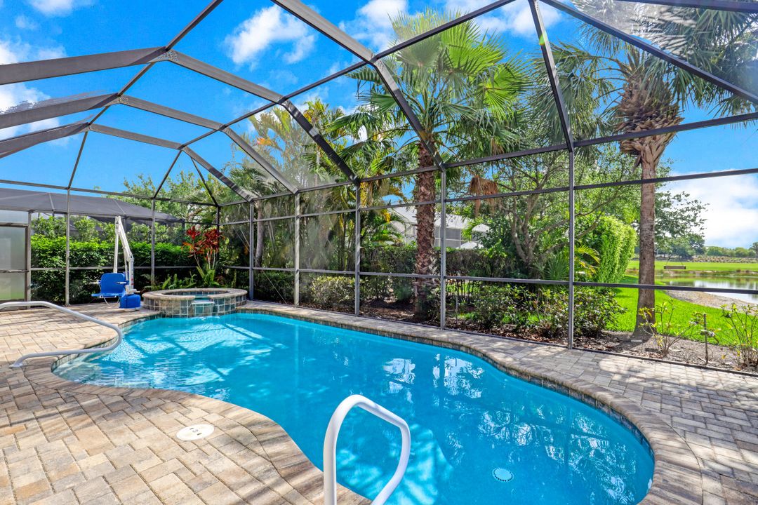 9176 Quartz Ln, Naples, FL 34120