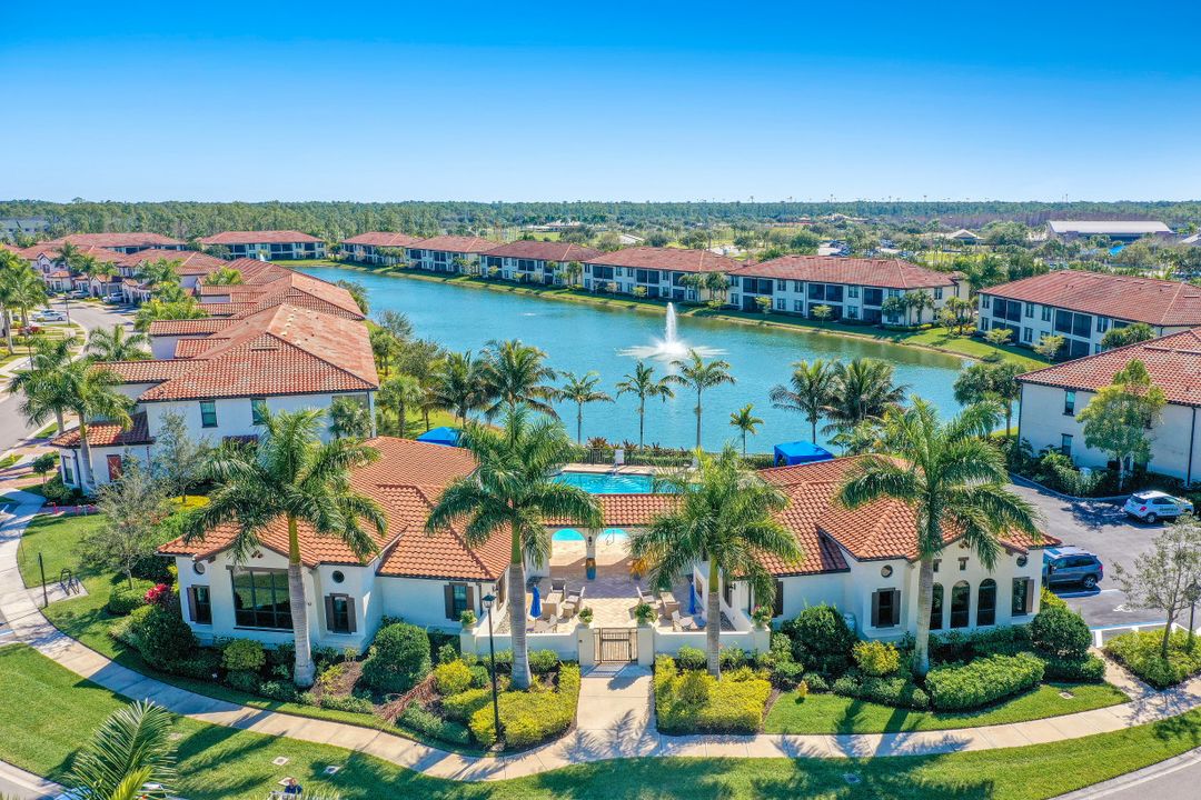 15126 Palmer Lake Cir #103, Naples, FL 34109