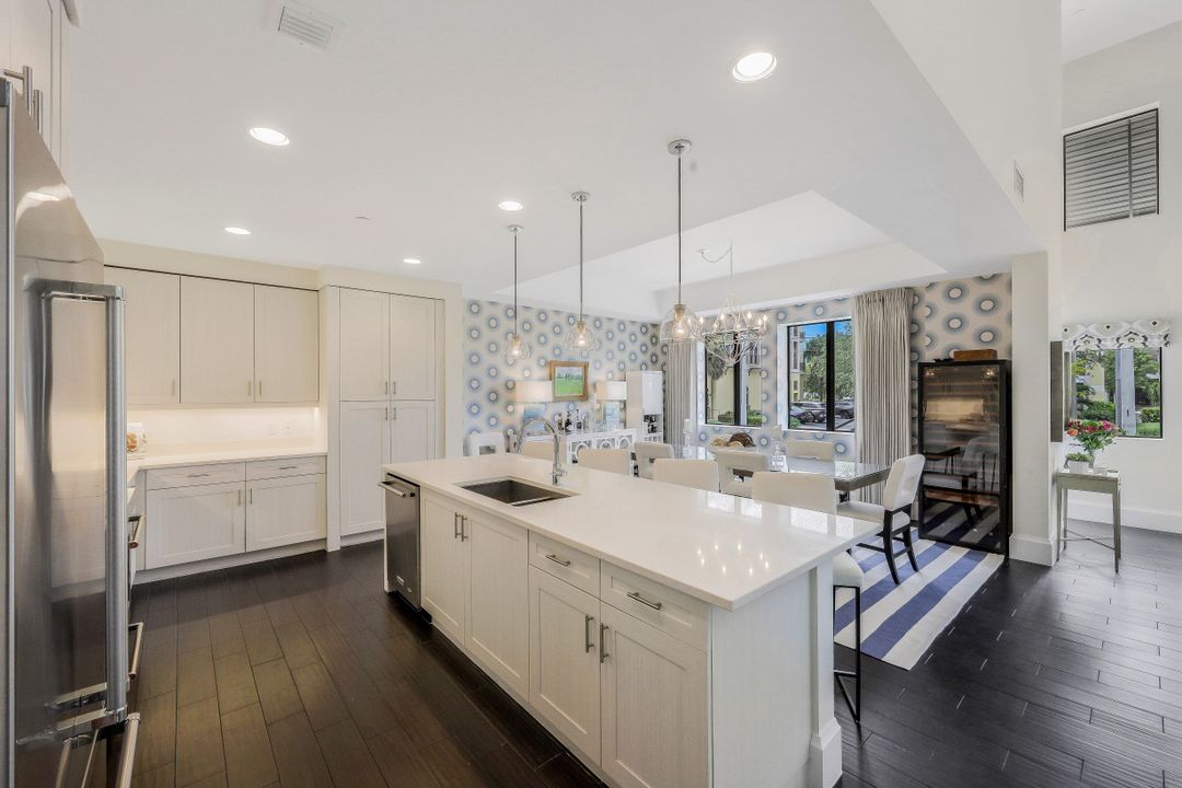 1030 3rd Ave S #105, Naples, FL 34102