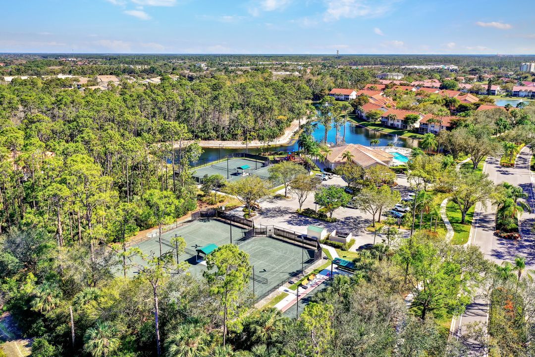 6104 Highwood Park Ln, Naples, FL 34110