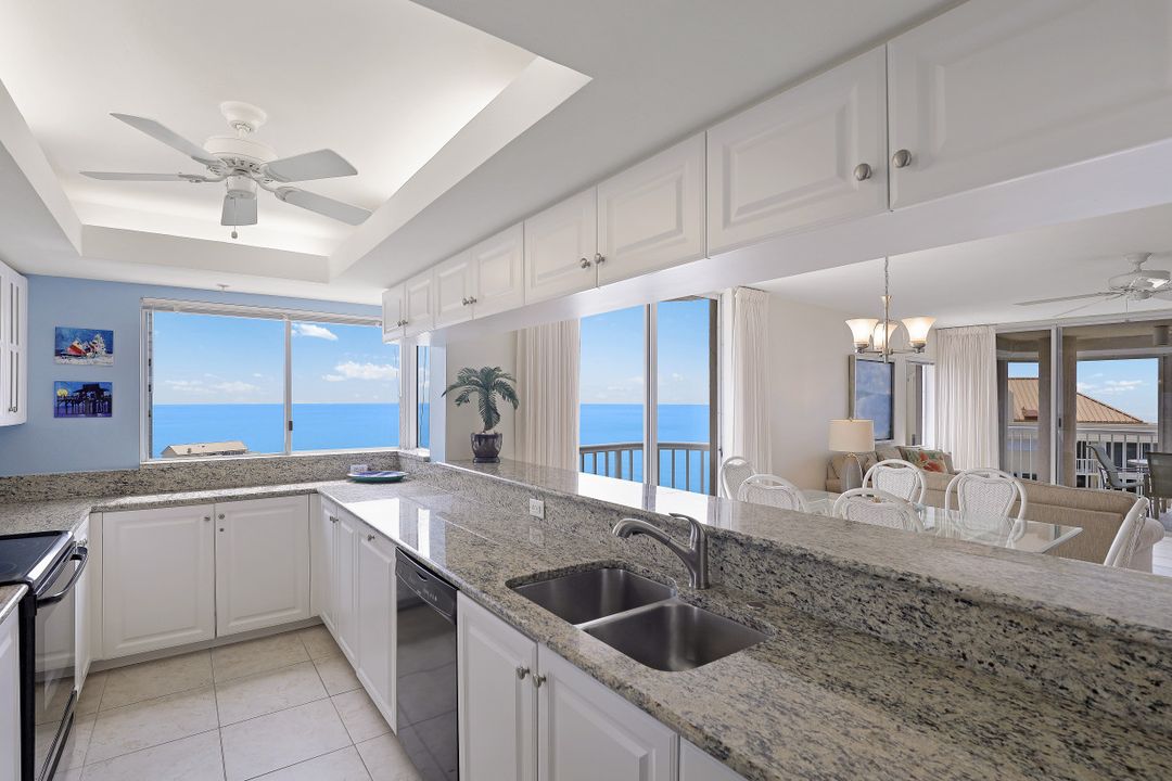 40 Seagate Dr #1101, Naples, FL 34103