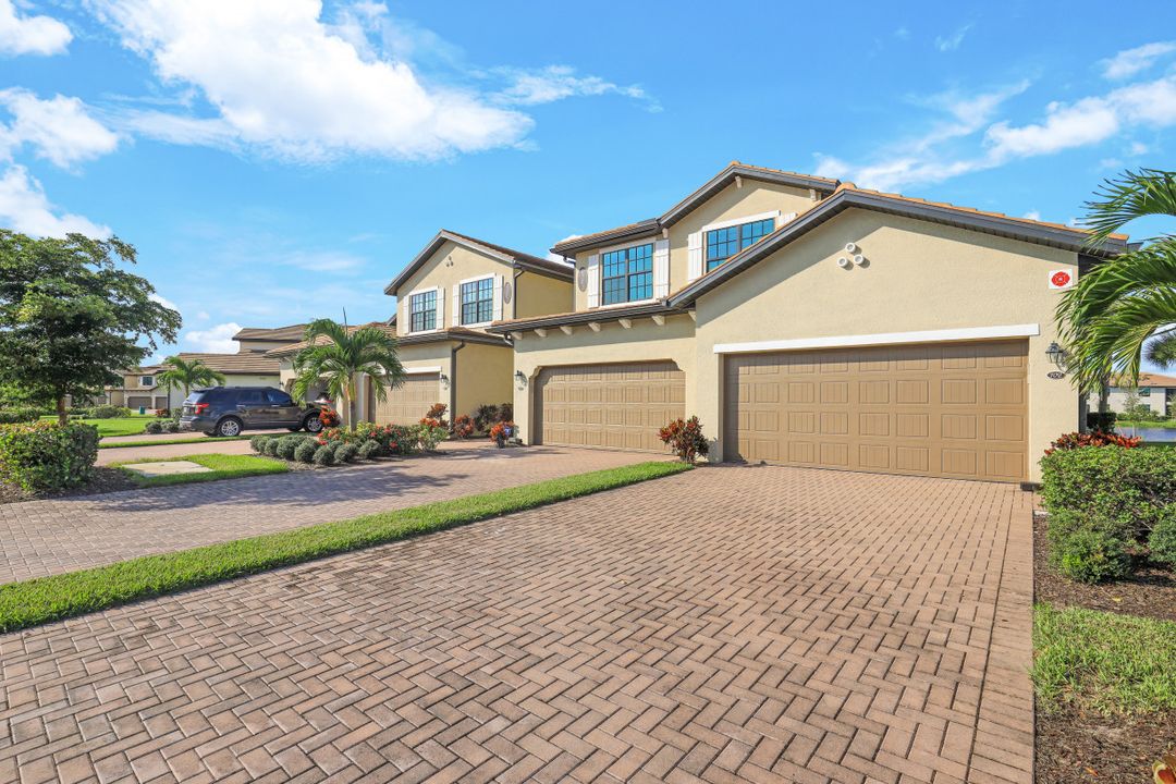 2363 Montserrat Ln #33 -202 , Naples, FL 34120