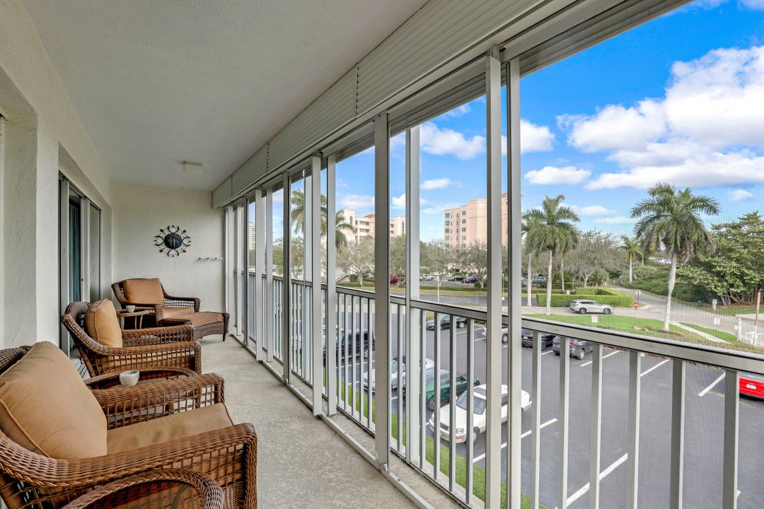 1 Bluebill Ave #306, Naples, FL 34108