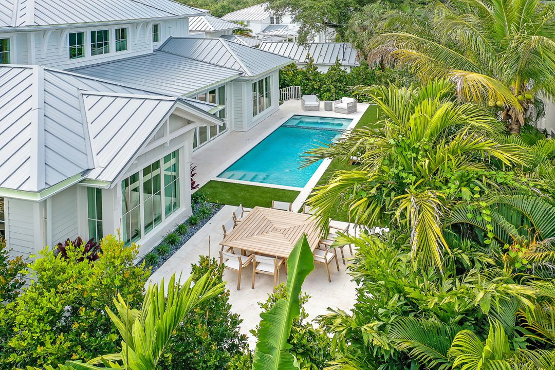 1040 2nd St S, Naples, FL 34102