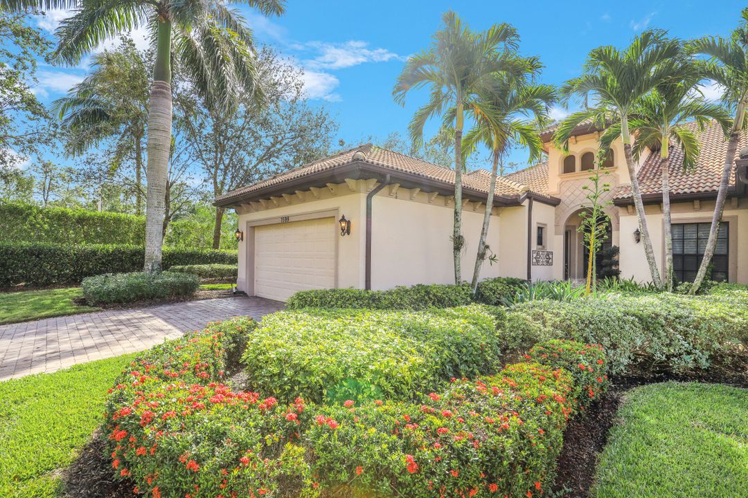 7599 Moorgate Point Way, Naples, FL 34113