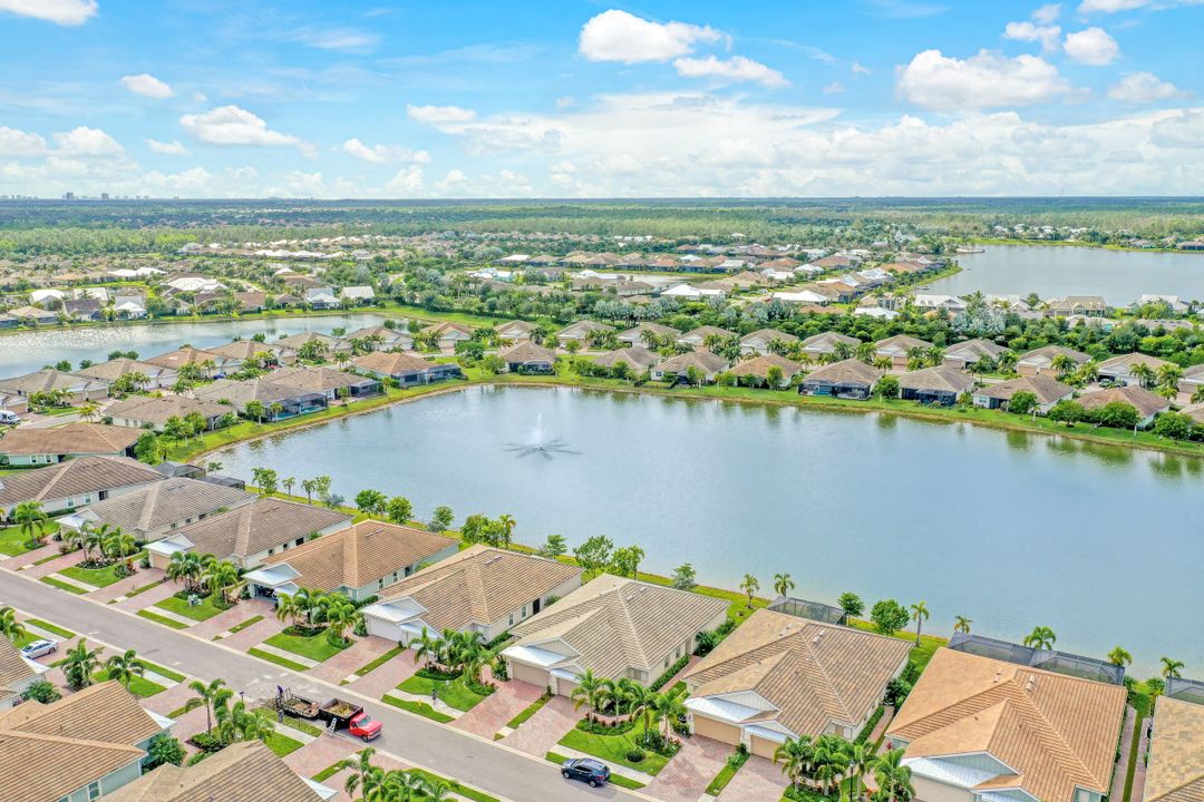 14708 Edgewater Cir, Naples, FL 34114