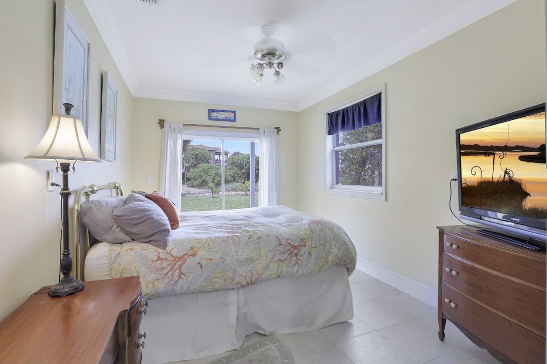 39 W Pelican St, Naples, FL 34113