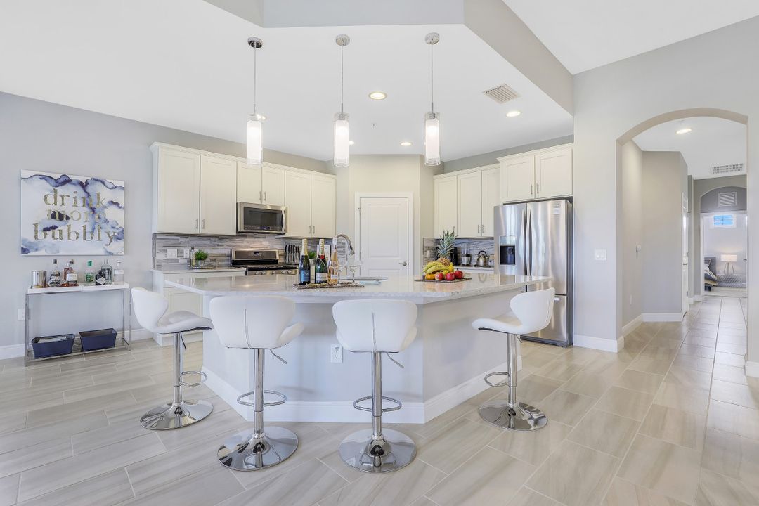 2185 Frangipani Cir, Naples, FL 34120