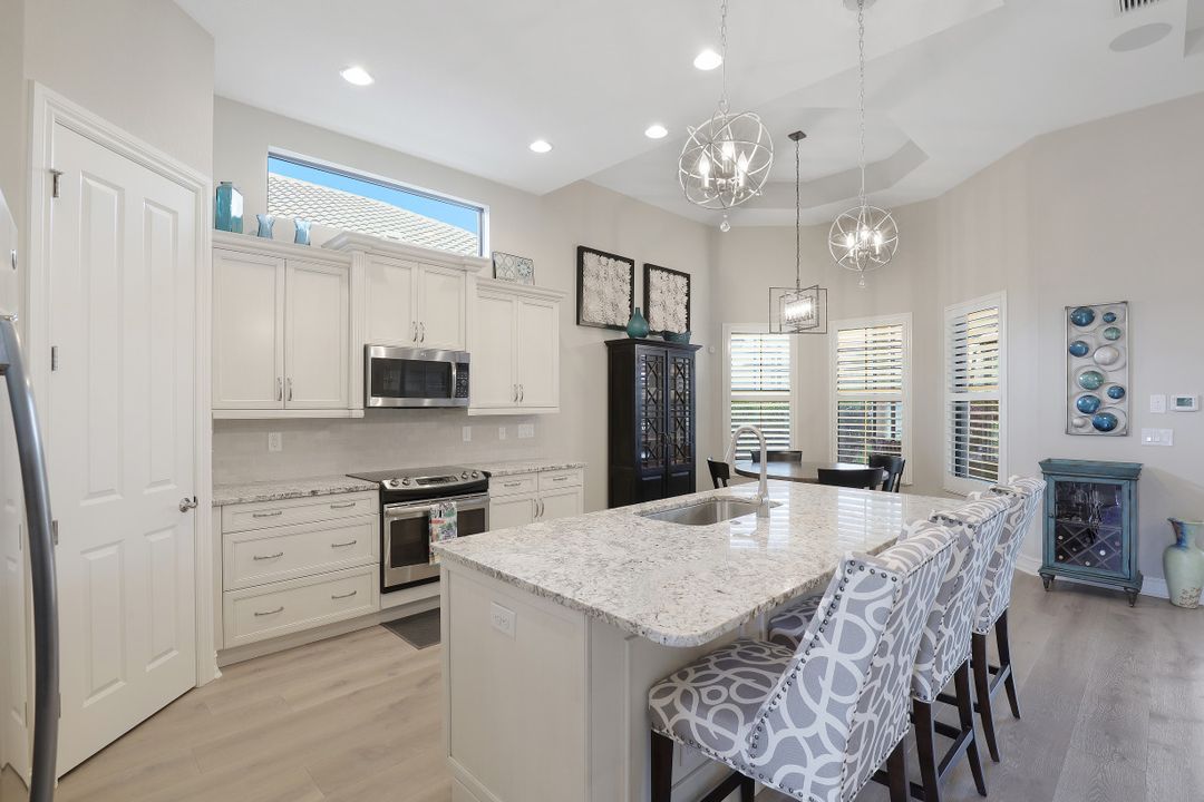 7446 Lantana Cir, Naples, FL 34119