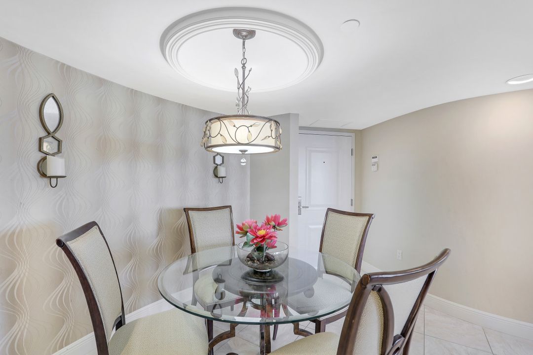 4751 Gulf Shore Blvd N, Naples, FL 34103