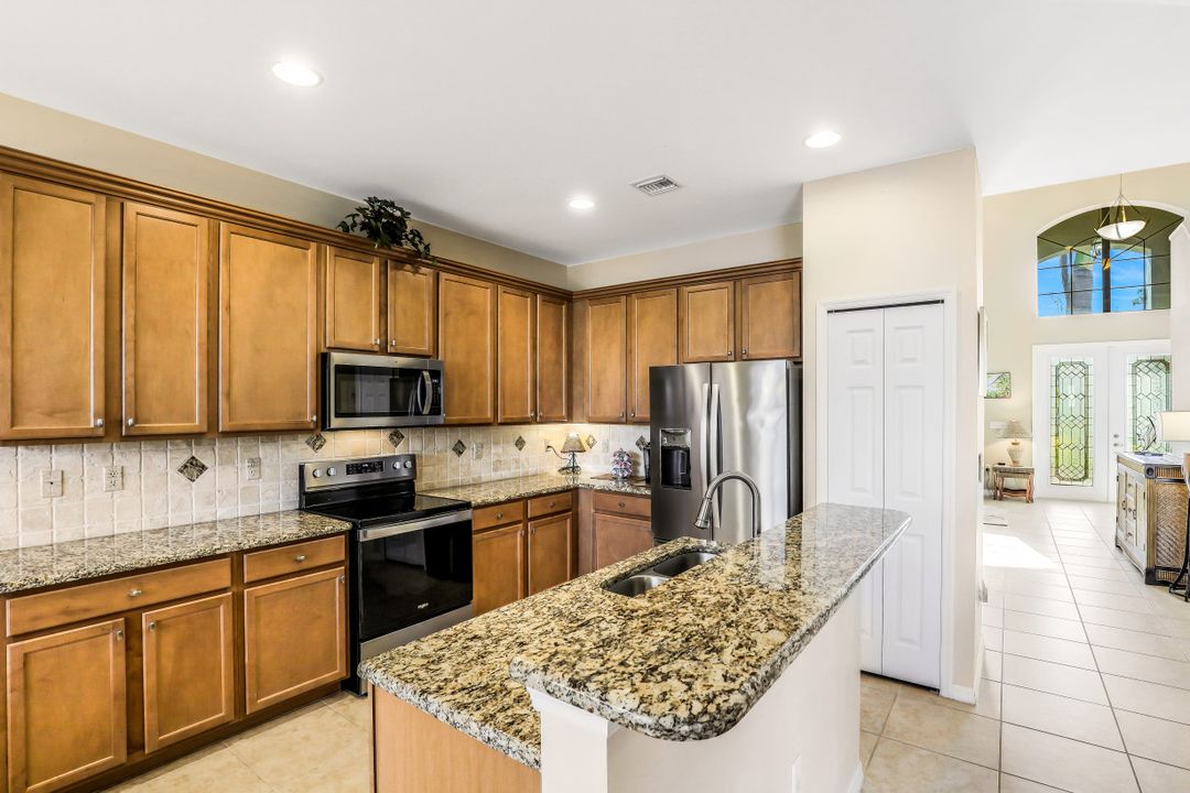 8609 Sumner Ave, Fort Myers, FL 33908