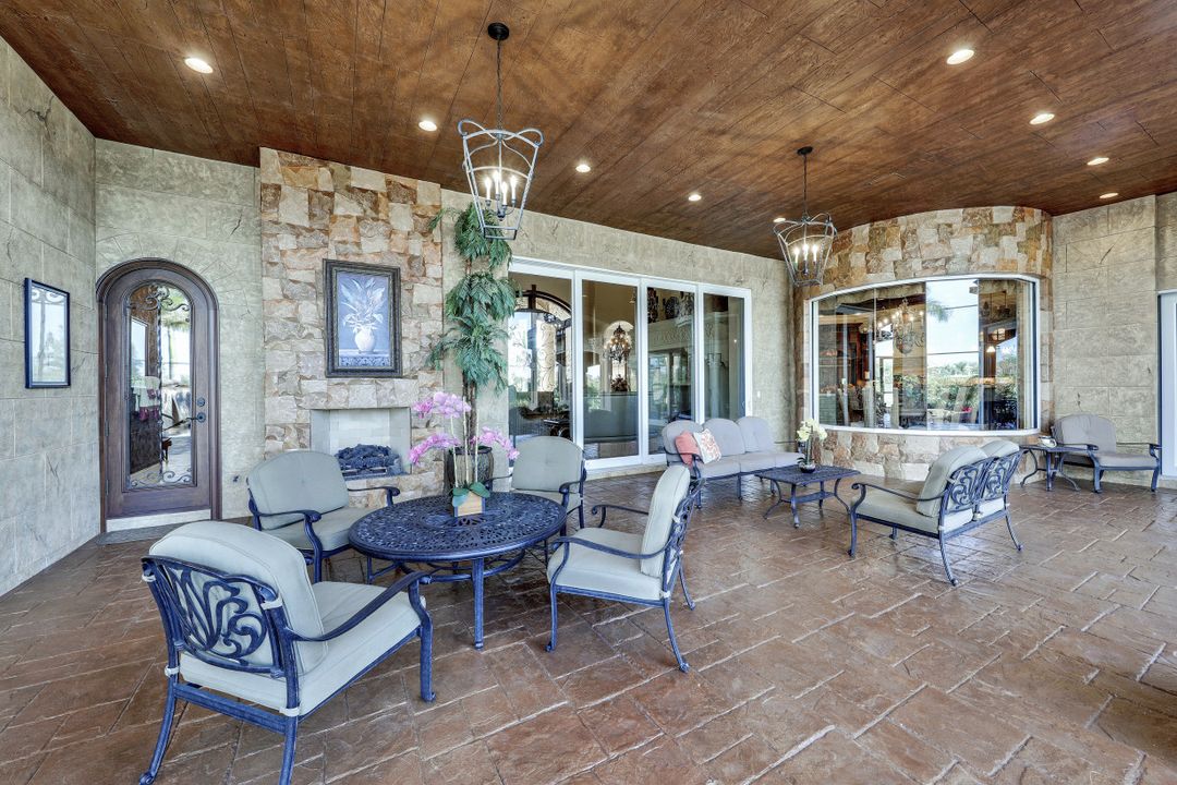 6411 Highcroft Dr, Naples, FL 34119