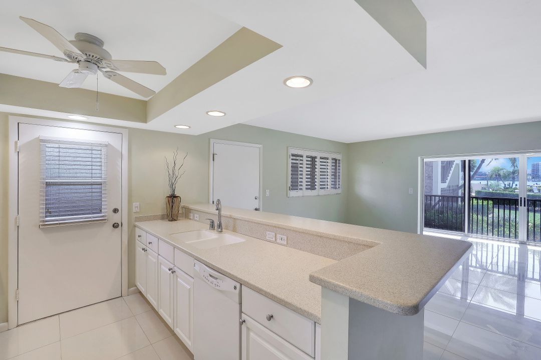 222 Harbour Dr #104, Naples, FL 34103