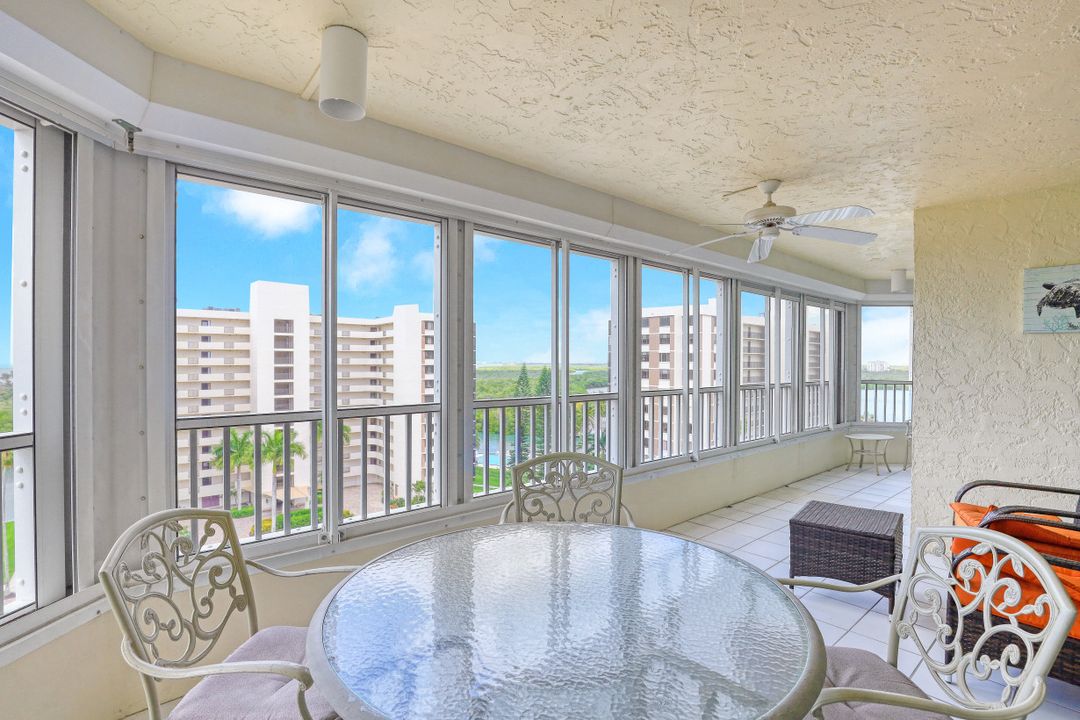 21 Bluebill Ave #905, Naples, FL 34108