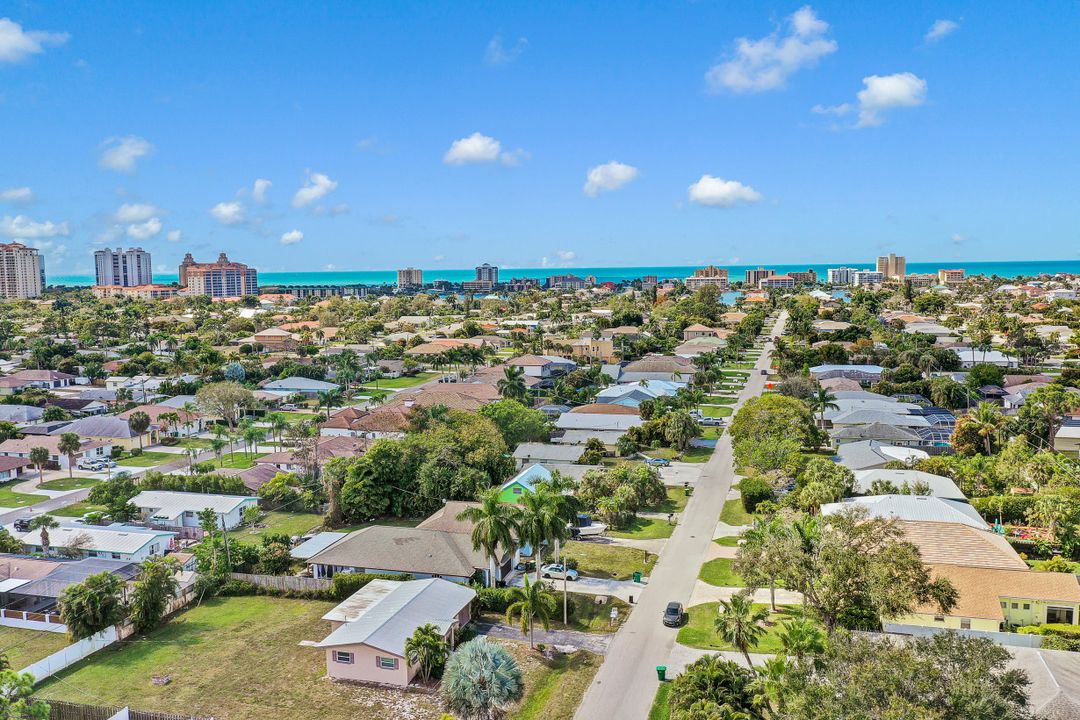 658 97th Ave N, Naples, FL 34108