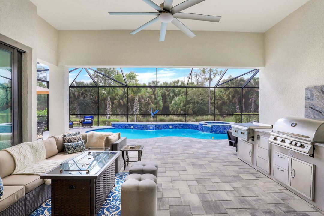 9483 Greyhawk Trl, Naples, FL 34120