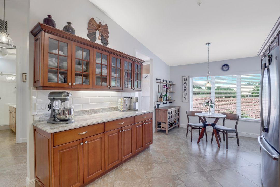 2395 Hidden Lake Dr #8, Naples, FL 34112