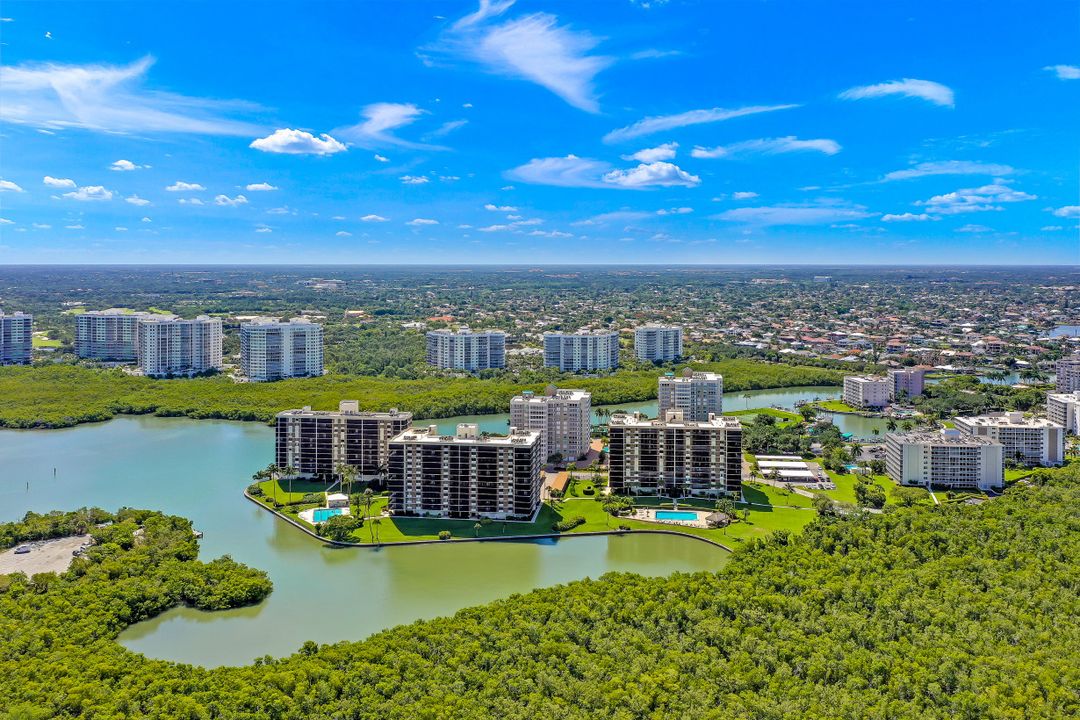 17 Bluebill Ave #305, Naples, FL 34108