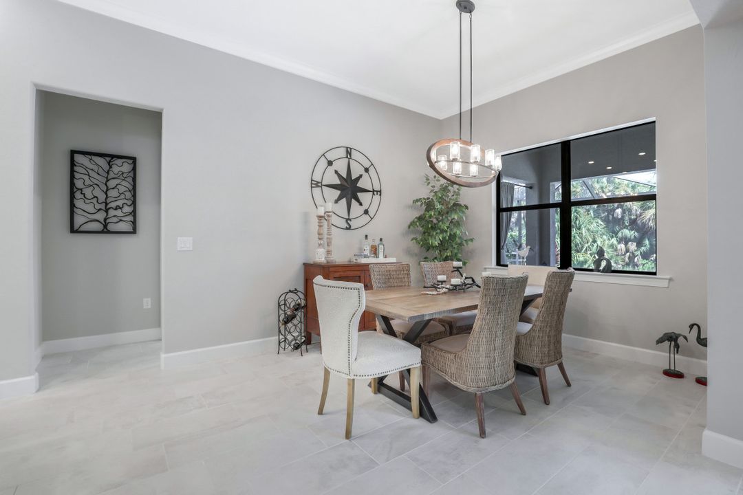 9383 Greyhawk Trl, Naples, FL 34120