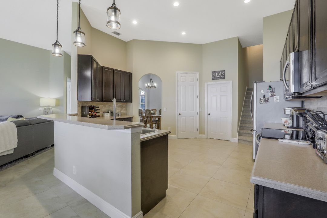 2198 Grove Dr, Naples, FL 34120