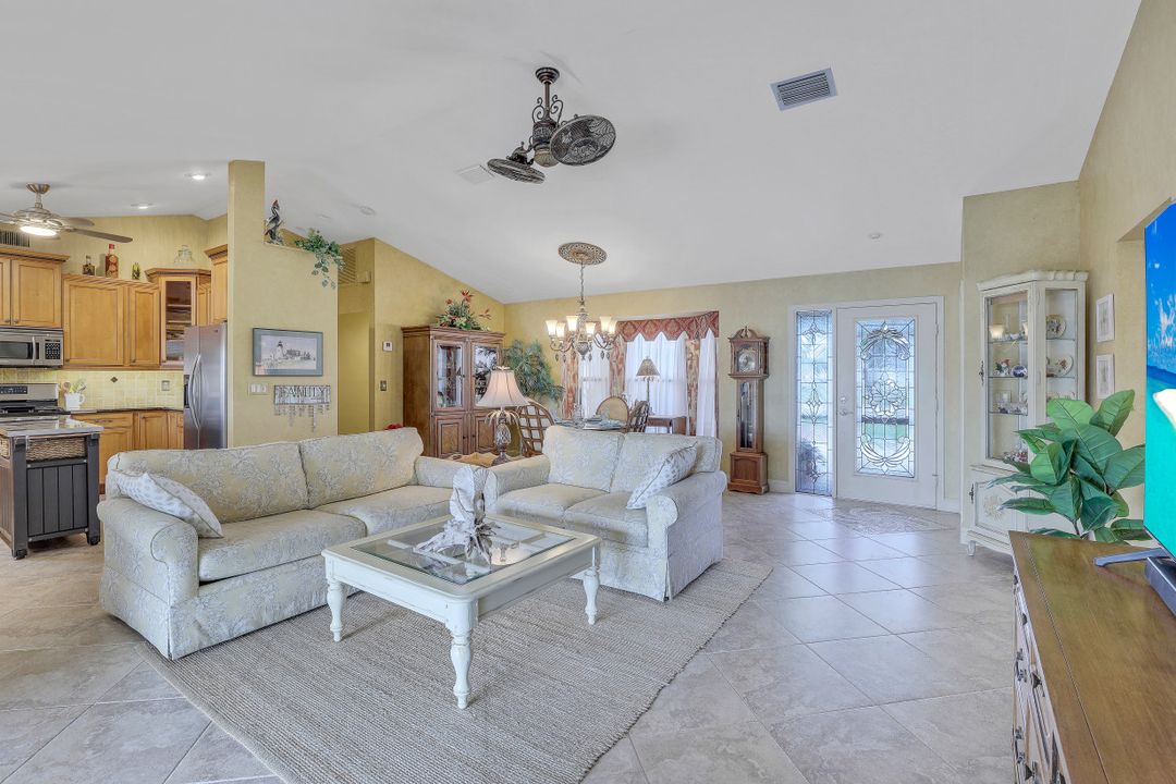 2208 Everest Pkwy, Cape Coral, FL 33904