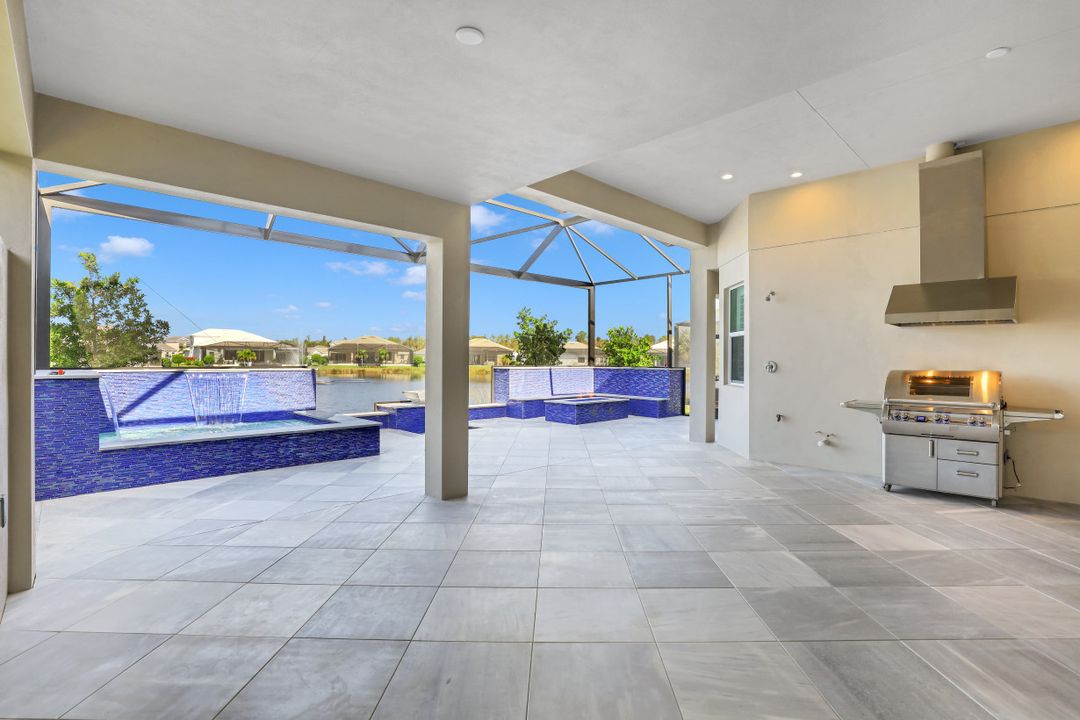 8961 Mustique Ln, Naples, FL 34114