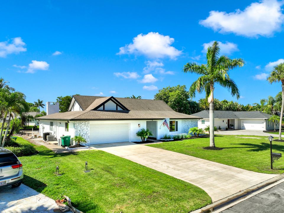 70 Thorncrest Ln, Naples, FL 34113