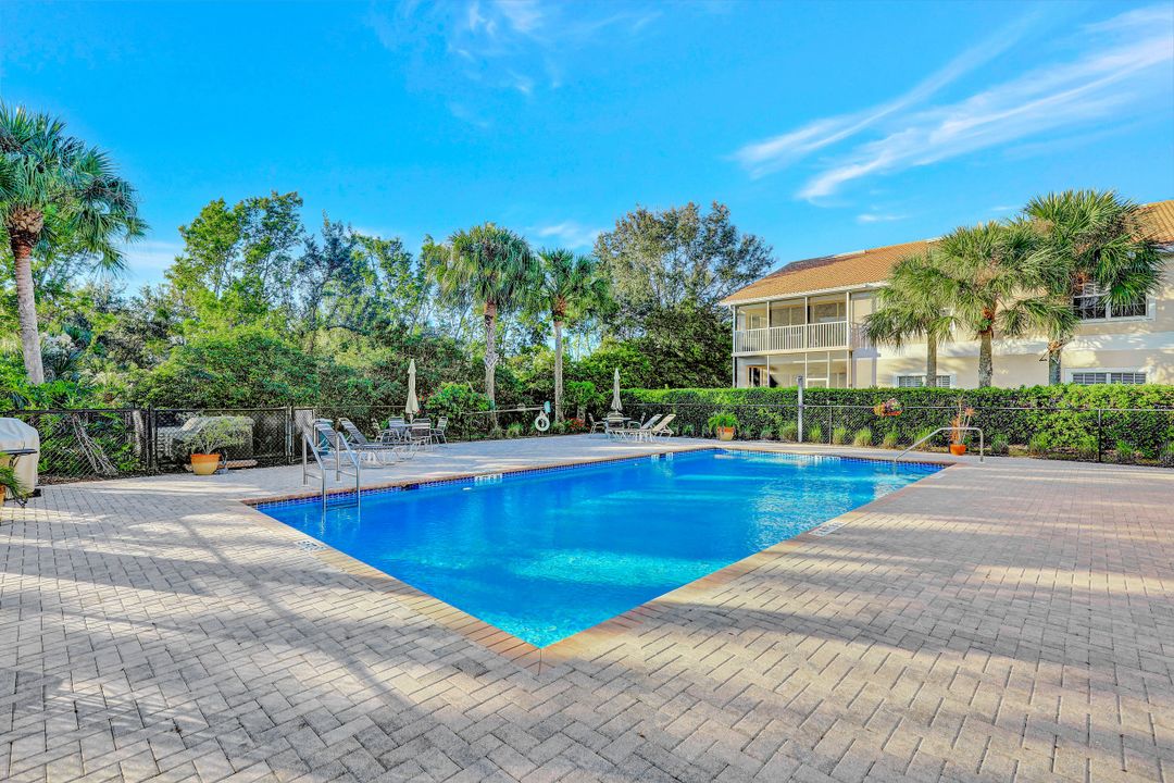 6325 Lexington Ct, Naples, FL 34110