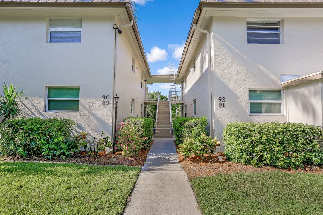 1549 Sandpiper St #92, Naples, FL 34102