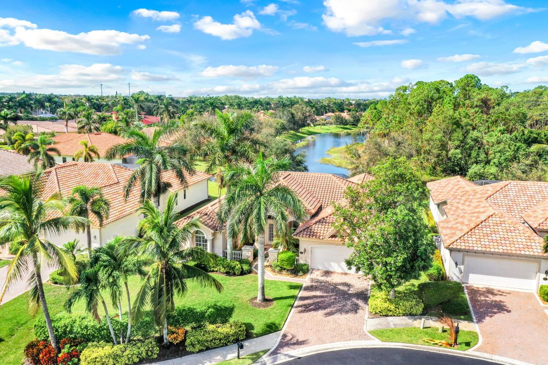 919 Tivoli Ct, Naples, FL 34104