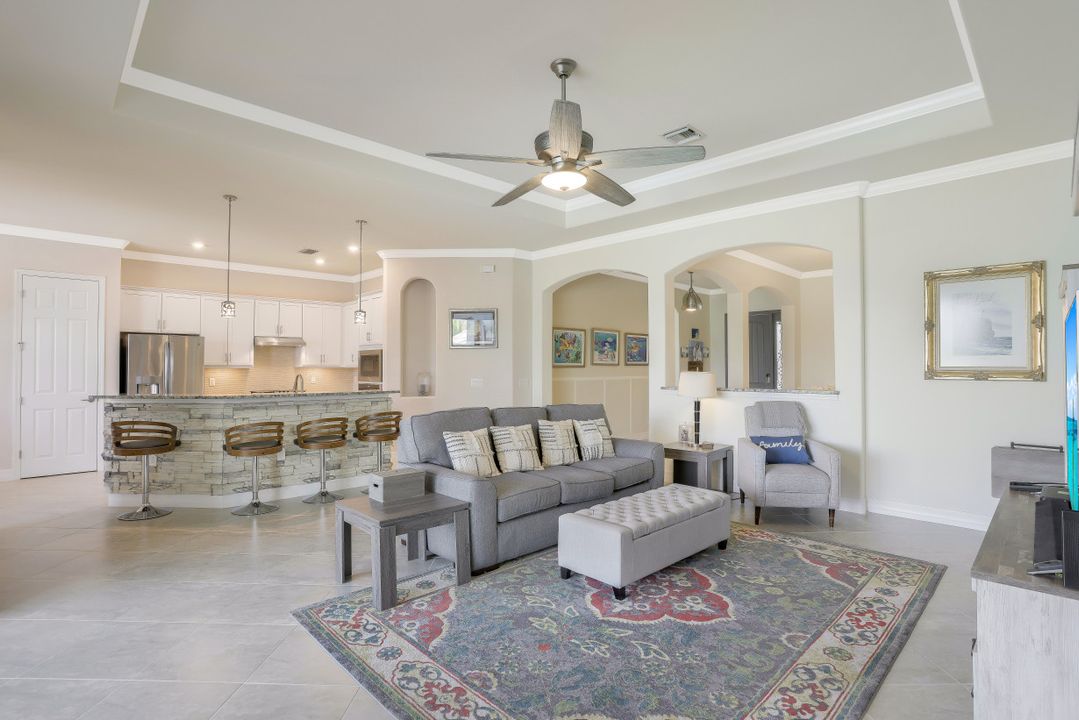 2067 Antigua Ln, Naples, FL 34120