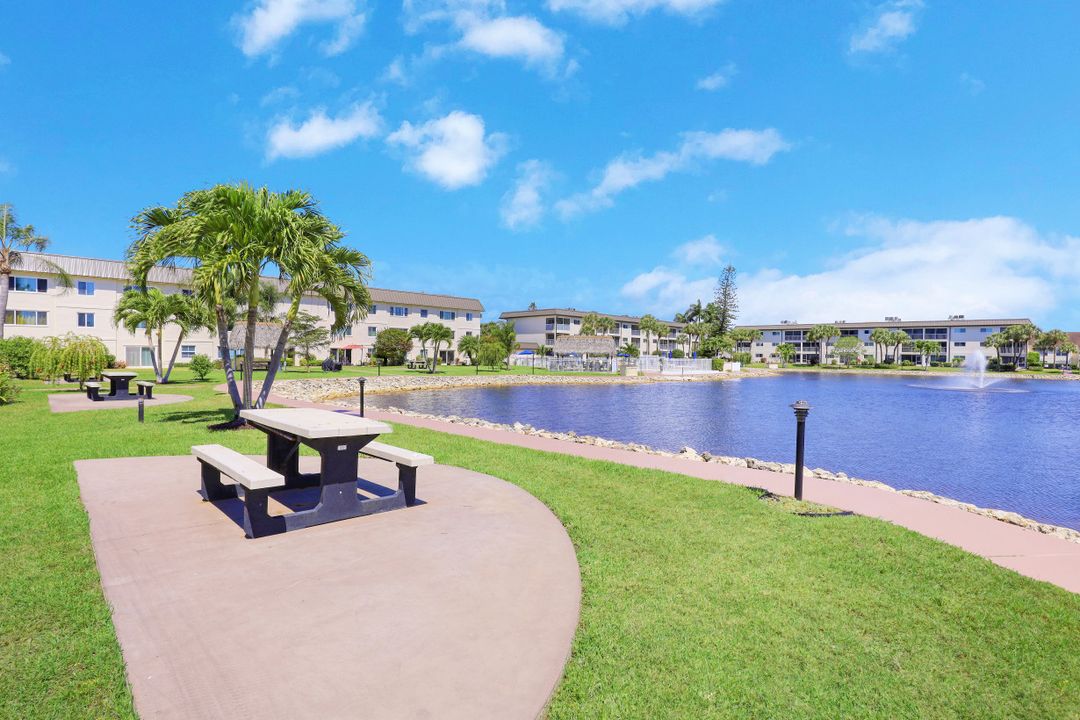 1004 Manatee Rd #H301, Naples, FL 34114