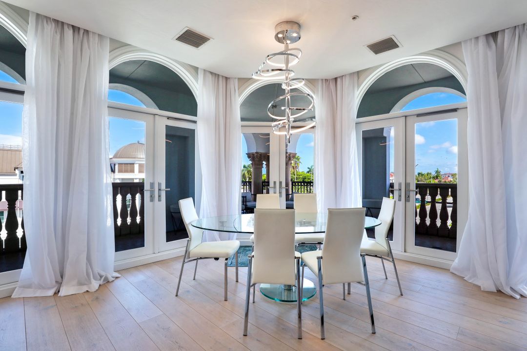 900 5th Ave S #303, Naples, FL 34102