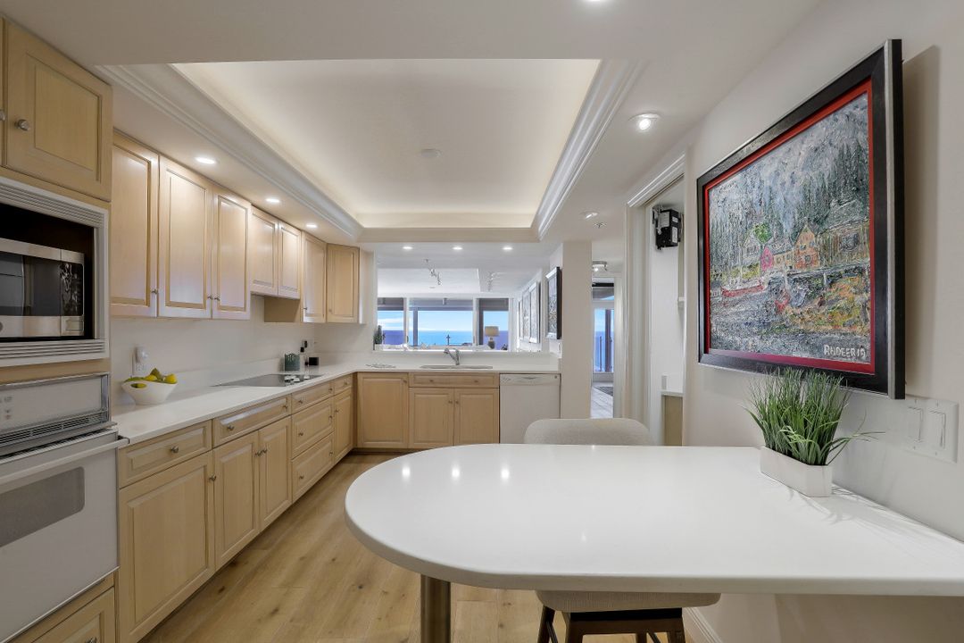 20 Seagate Dr #702, Naples, FL 34103