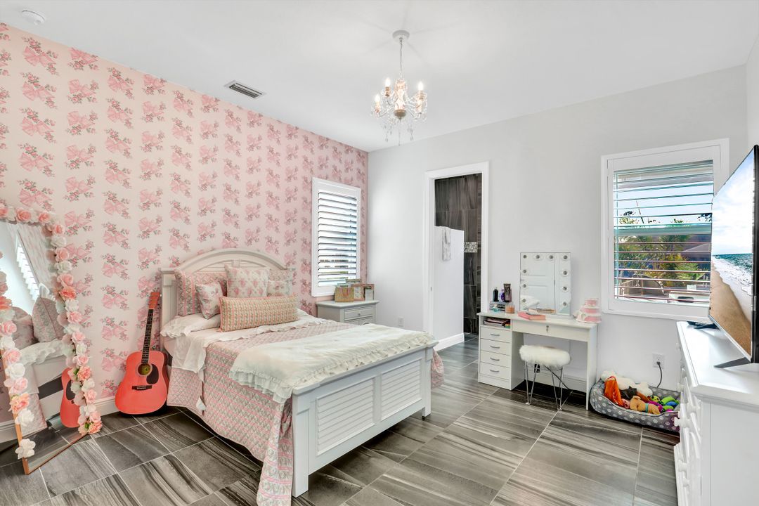 2612 Surfside Blvd, Cape Coral, FL 33914