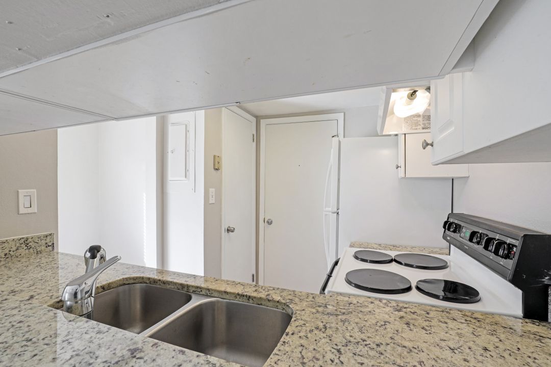 5848 Queen Elizabeth Way ##2, Fort Myers, FL 33907