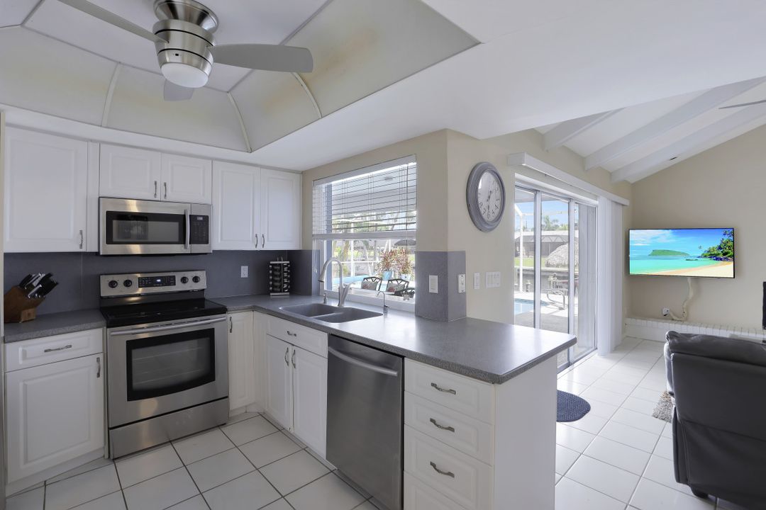 3627 SE 17th Ave, Cape Coral, FL 33904