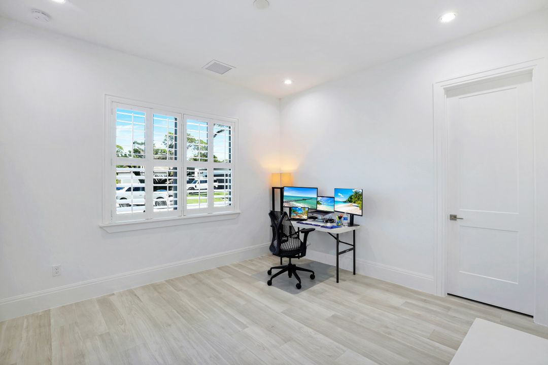 226 Legacy Ct, Naples, FL 34110