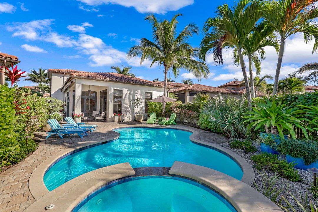 7915 Cordoba Pl, Naples, FL 34113