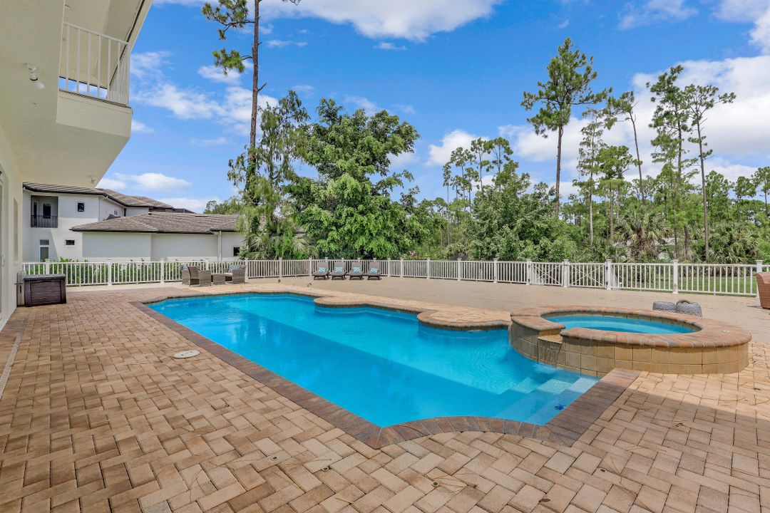 5645 Spanish Oaks Ln, Naples, FL 34119