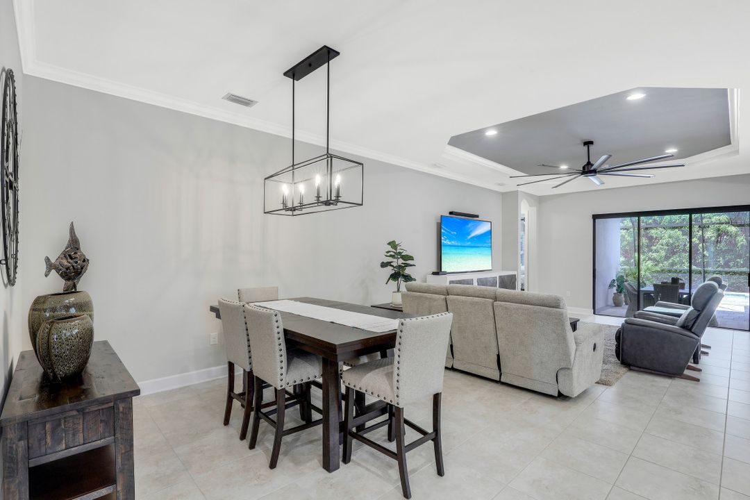 9618 Campanile Cir, Naples, FL 34114