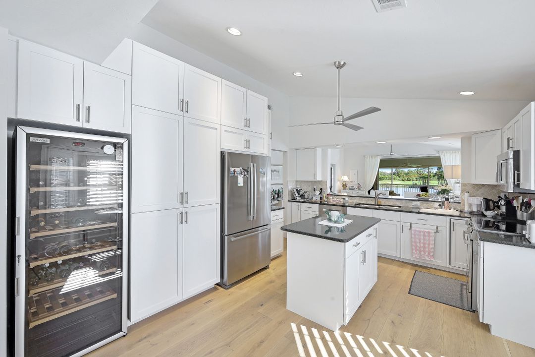 3552 Windjammer Cir #902, Naples, FL 34112