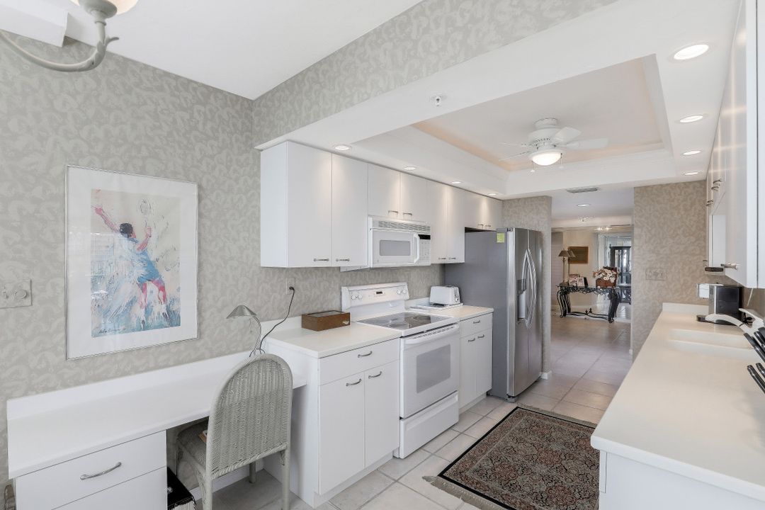 21 Bluebill Ave #404, Naples, FL 34108