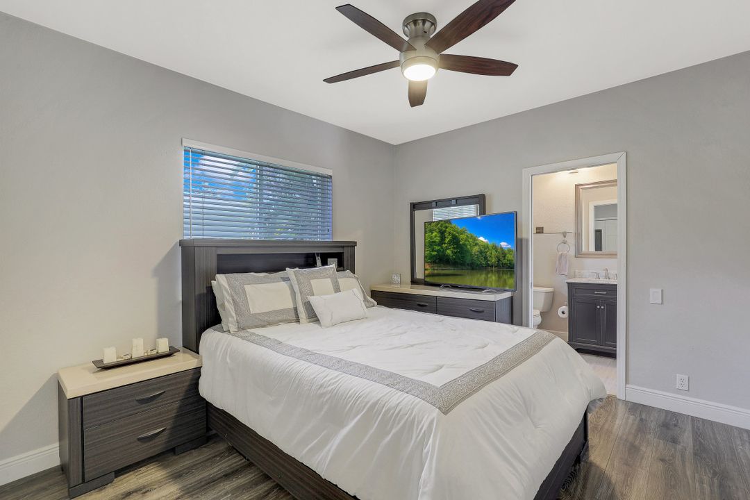 997 Aqua Ln, Fort Myers, FL 33919