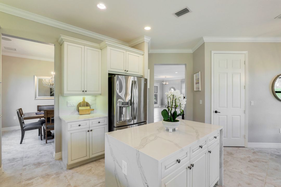 2827 Thunder Bay Circle, Naples, FL 34119