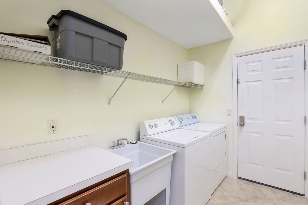 2668 Bellingham Ct, Cape Coral, FL 33991