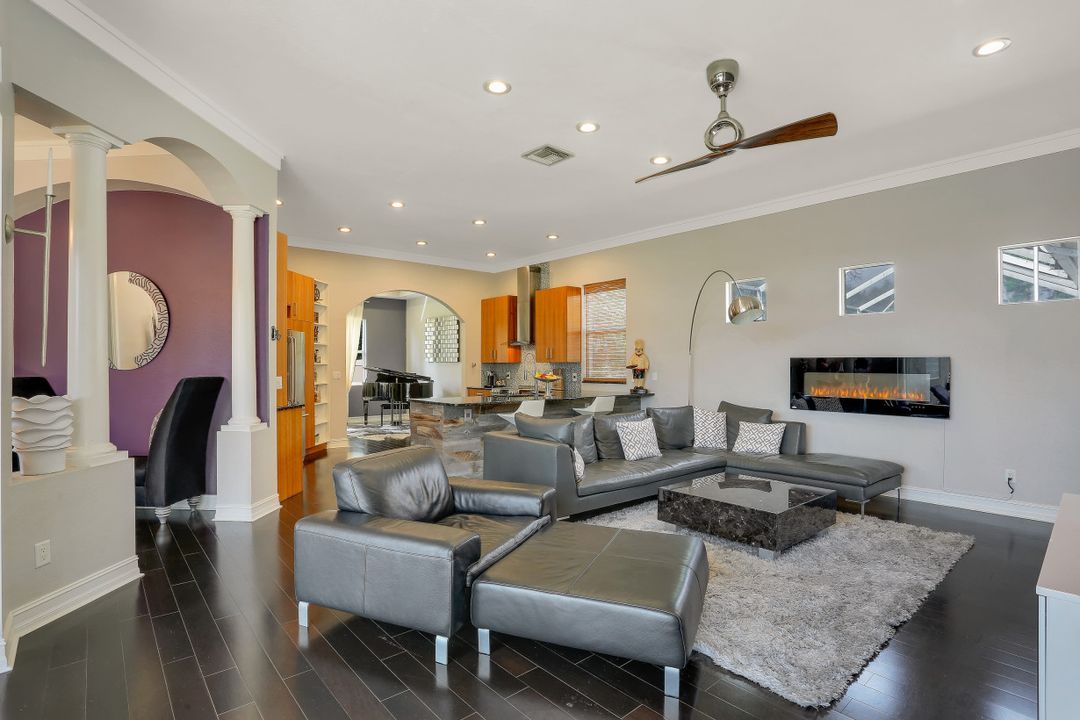 2892 Coco Lakes Pl, Naples, FL 34105