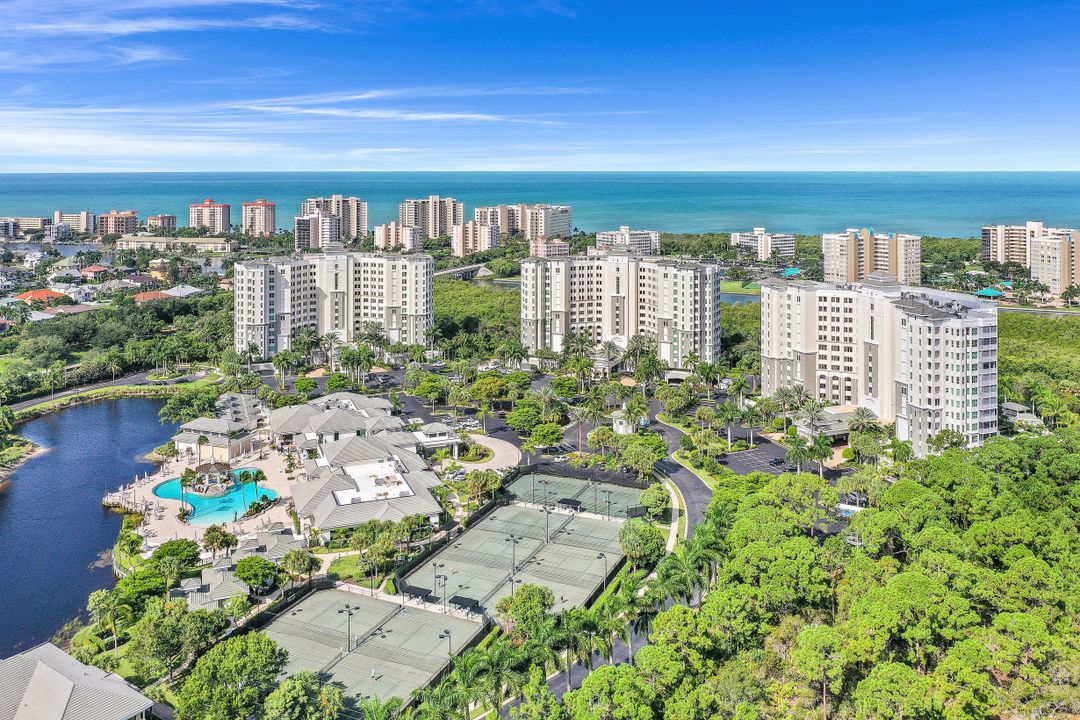 300 Dunes Blvd #Unit 305, Naples, FL 34110